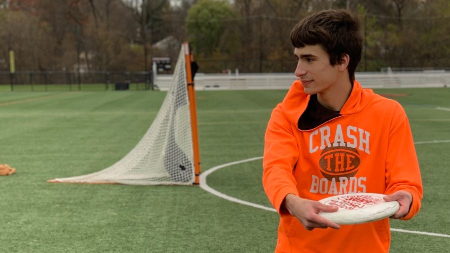 Frisbee: Ultimate Hits the Fields for the Spring