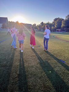 Seniors head towards the Quad to start their final first day at Friends.