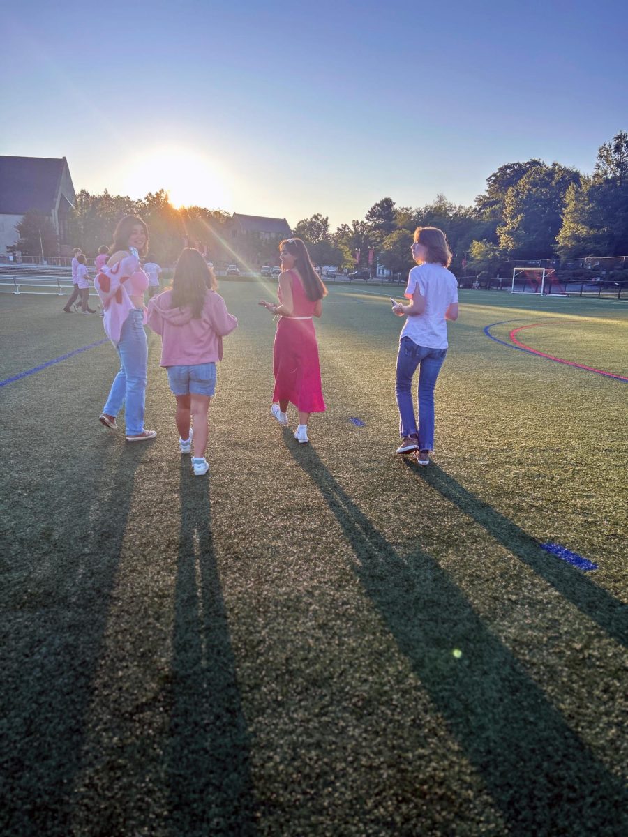 Seniors head towards the Quad to start their final first day at Friends.